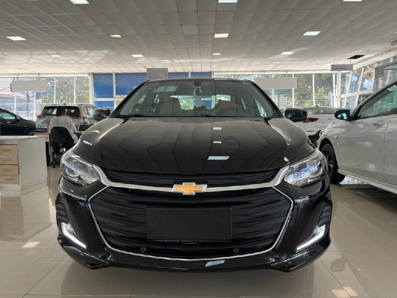 chevrolet onix 1.0 turbo flex plus premier automatico wmimagem17461213984 Com mais pontos positivos do que negativos, o Chevrolet Onix Plus Premier 2024 possui uma boa motorização e uma lista ampla de equipamentos