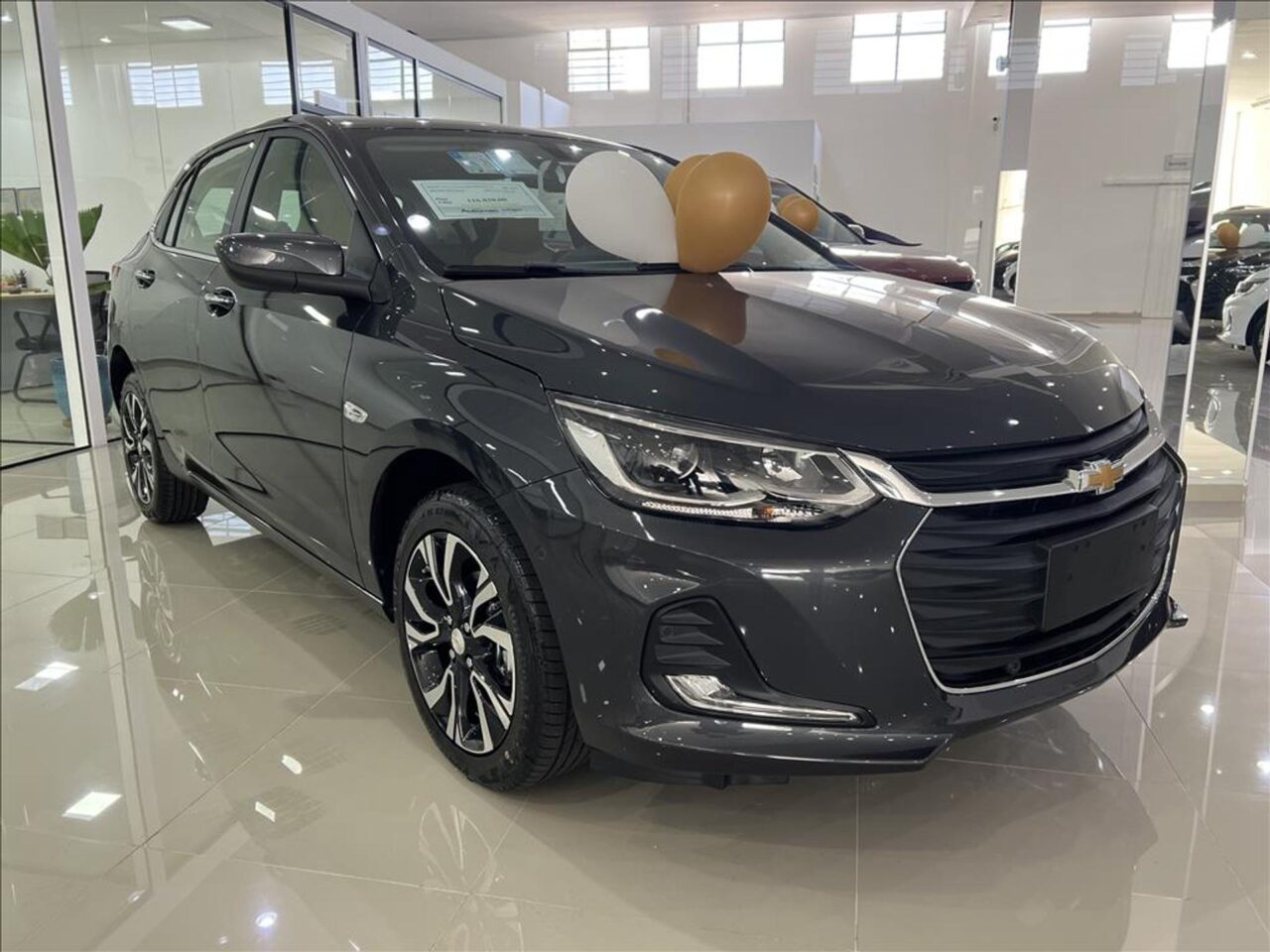 chevrolet onix 1.0 turbo flex premier automatico wmimagem1419284509 Com desconto atrativo e isenção de ICMS e IPI, o Chevrolet Onix Premier está com tabela de preços atualizada para pessoas com deficiência (PcD)