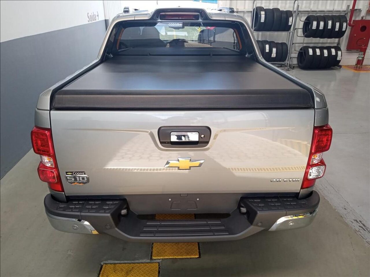 chevrolet s10 2.8 16v turbo diesel high country cd 4x4 automatico wmimagem18560579132 Com elevada capacidade de carga e motorização a diesel turbinada, a Chevrolet S10 High Country tem tabela de preços atualizada para empresas e produtores rurais