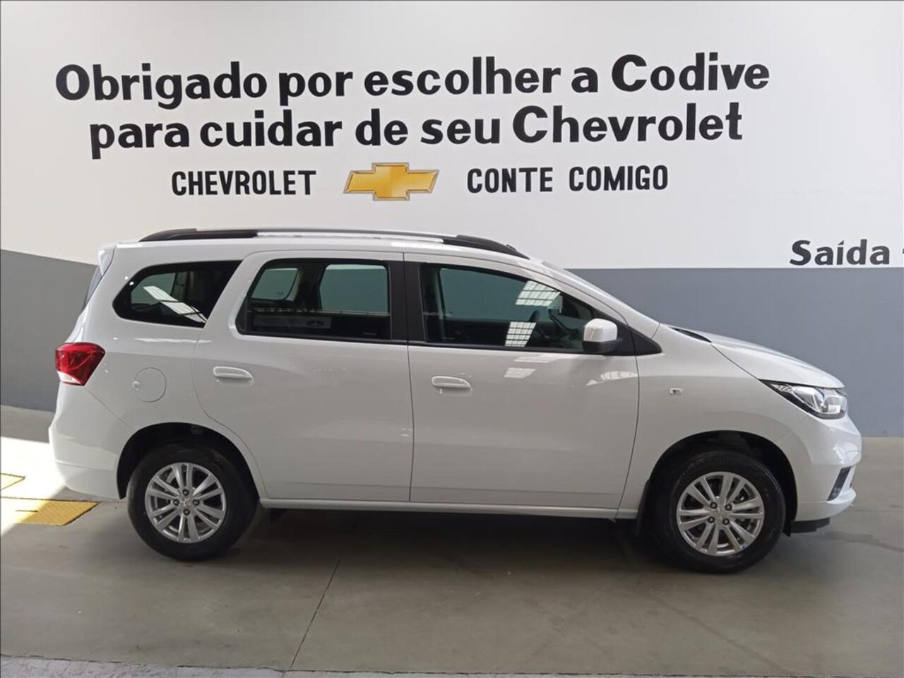 chevrolet spin 1.8 lt 8v flex 4p automatico wmimagem12305796597 A versão de entrada, a Chevrolet Spin LS AT 2024, possui uma boa relação custo-benefício, além de oferecer atributos como espaço de porta-malas e interno