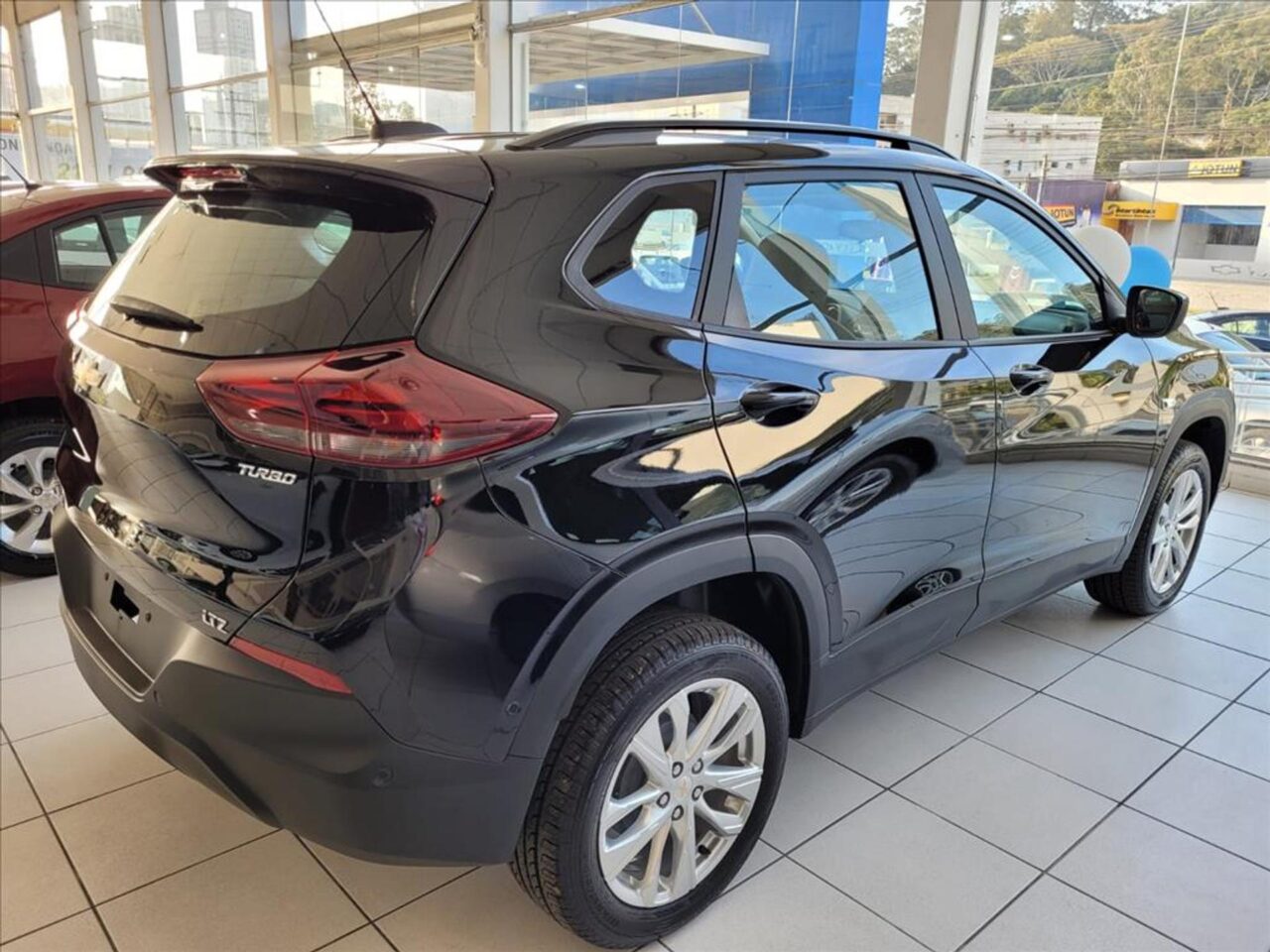 chevrolet tracker 1.0 turbo flex ltz automatico wmimagem16073513511 Oferecendo uma excelente relação custo-benefício e uma extensa lista de equipamentos, o Chevrolet Tracker LTZ 2024 se destaca como uma das melhores escolhas entre as versões disponíveis do SUV