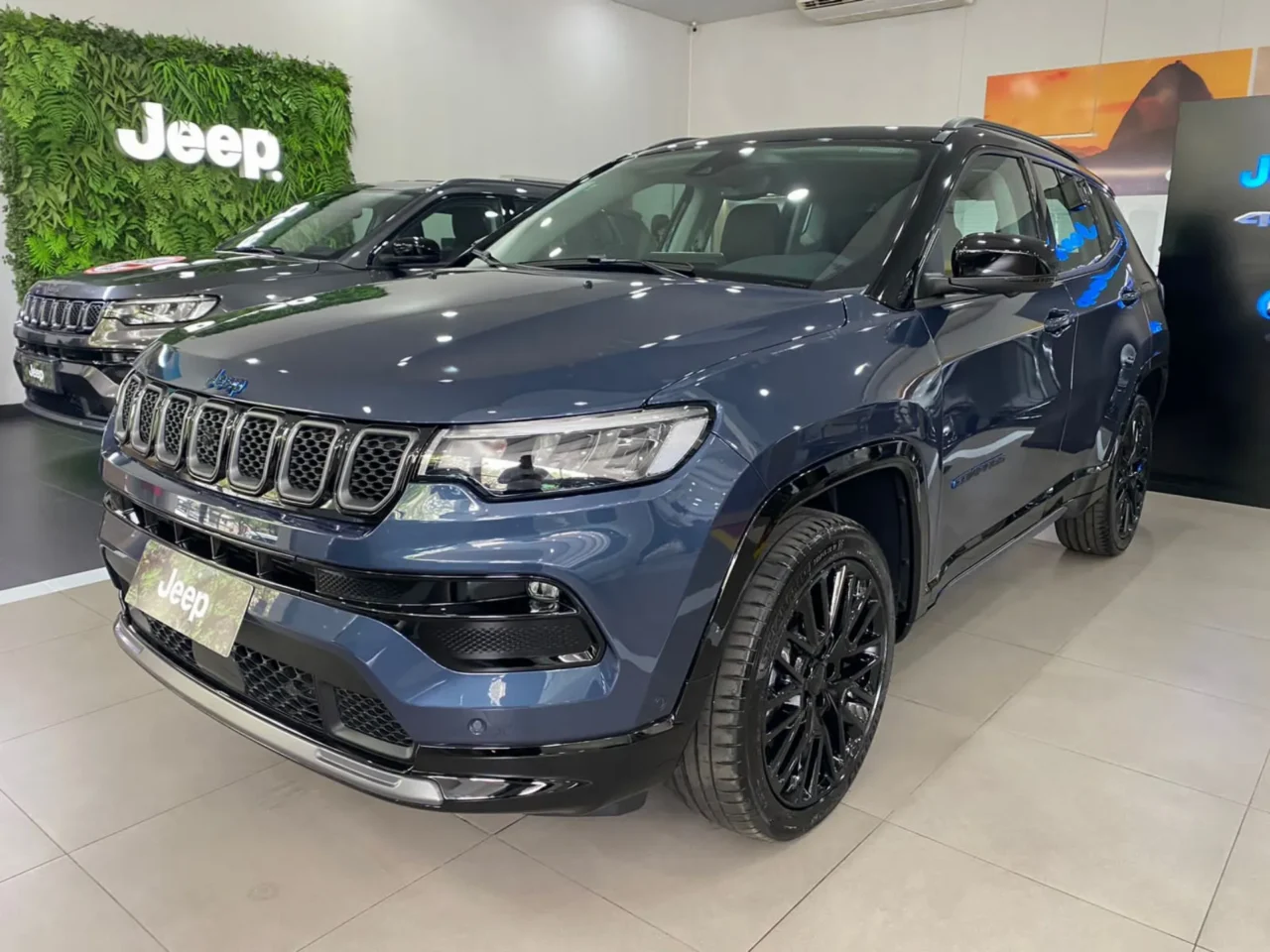 jeep compass 1 3 t270 turbo hibrido s 4xe at6 wmimagem17361685895 Com um interior requintado e bom desempenho, o Jeep Compass Limited TD350 2024 apresenta atributos positivos, apesar de seu preço