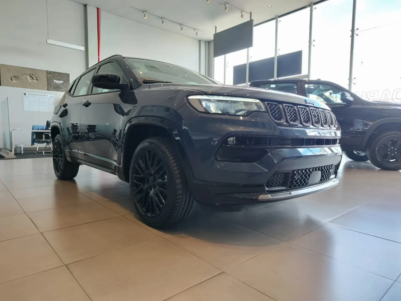 jeep compass 1 3 t270 turbo hibrido s 4xe at6 wmimagem18140229833 Com um interior requintado e bom desempenho, o Jeep Compass Limited TD350 2024 apresenta atributos positivos, apesar de seu preço