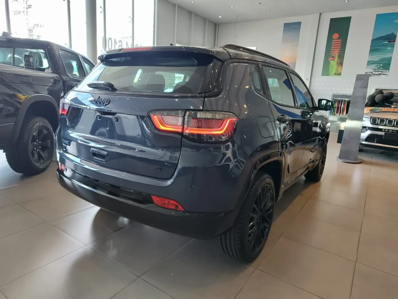 jeep compass 1 3 t270 turbo hibrido s 4xe at6 wmimagem18140315633 1 Com um interior requintado e bom desempenho, o Jeep Compass Limited TD350 2024 apresenta atributos positivos, apesar de seu preço