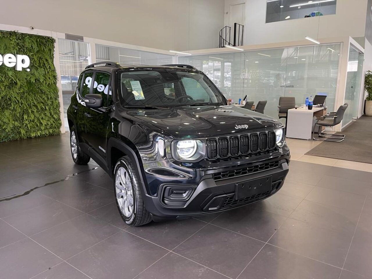 jeep renegade 1.3 t270 turbo flex sport at6 wmimagem10584642562 2 Sendo a versão mais completa, o Volkswagen T-Cross Highline 2024 oferece uma ampla gama de equipamentos e motorização, embora o preço seja consideravelmente alto.