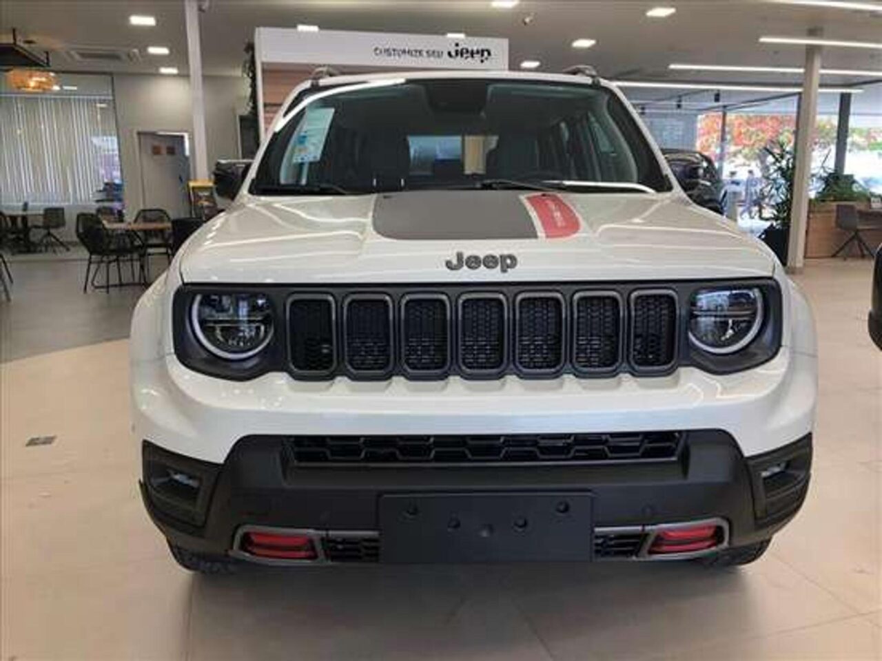 jeep renegade 1.3 t270 turbo flex trailhawk 4x4 at9 wmimagem09383070645 Com um visual diferenciado, o Jeep Renegade Trailhawk 2024 apresenta uma sólida lista de equipamentos e um acabamento interno primoroso