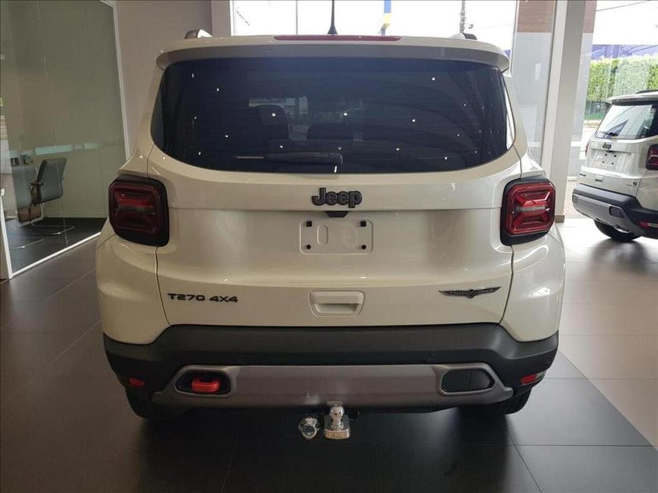 jeep renegade 1.3 t270 turbo flex trailhawk 4x4 at9 wmimagem17494996814 Com um visual diferenciado, o Jeep Renegade Trailhawk 2024 apresenta uma sólida lista de equipamentos e um acabamento interno primoroso