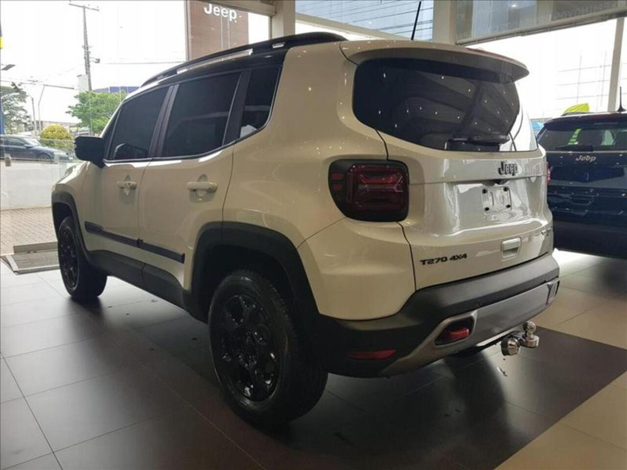 jeep renegade 1.3 t270 turbo flex trailhawk 4x4 at9 wmimagem17520539879 Com um visual diferenciado, o Jeep Renegade Trailhawk 2024 apresenta uma sólida lista de equipamentos e um acabamento interno primoroso