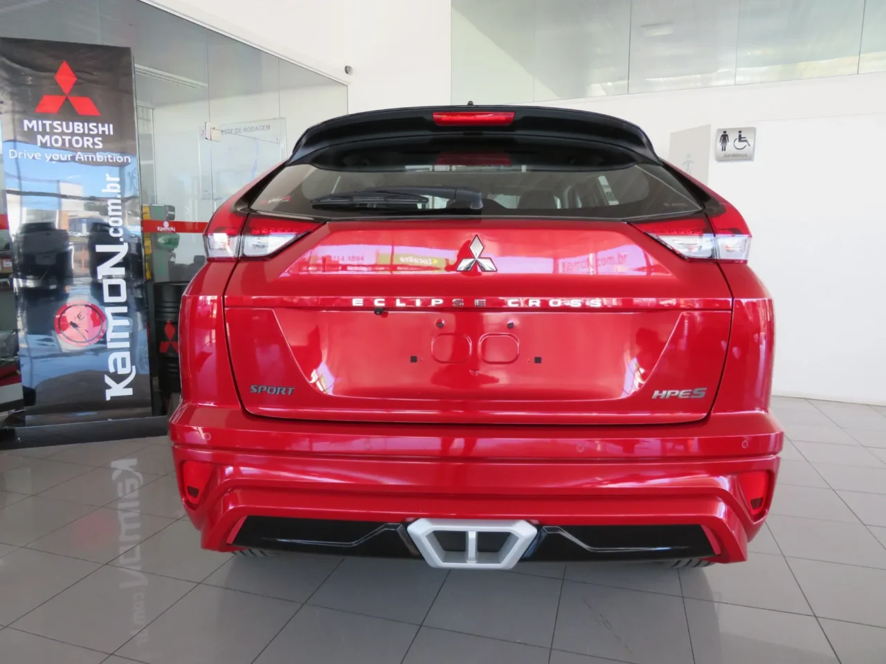 mitsubishi eclipse cross 1 5 mivec turbo gasolina hpes cvt wmimagem13374751966 1 Com motorização turbinada e bom desempenho, o Mitsubishi Eclipse Cross HPE-S 2024 oferece uma ampla lista de equipamentos e um visual atraente