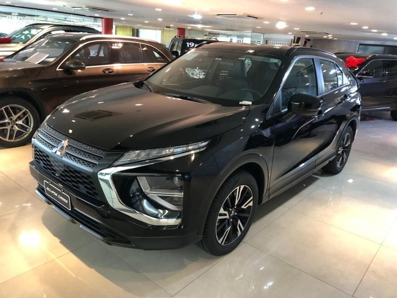 mitsubishi eclipse cross 1.5 mivec turbo gasolina gls cvt wmimagem17060463926 Ainda que seja uma versão básica, o Mitsubishi Eclipse Cross GLS 2024 apresenta uma extensa lista de equipamentos, porém seu preço é alto