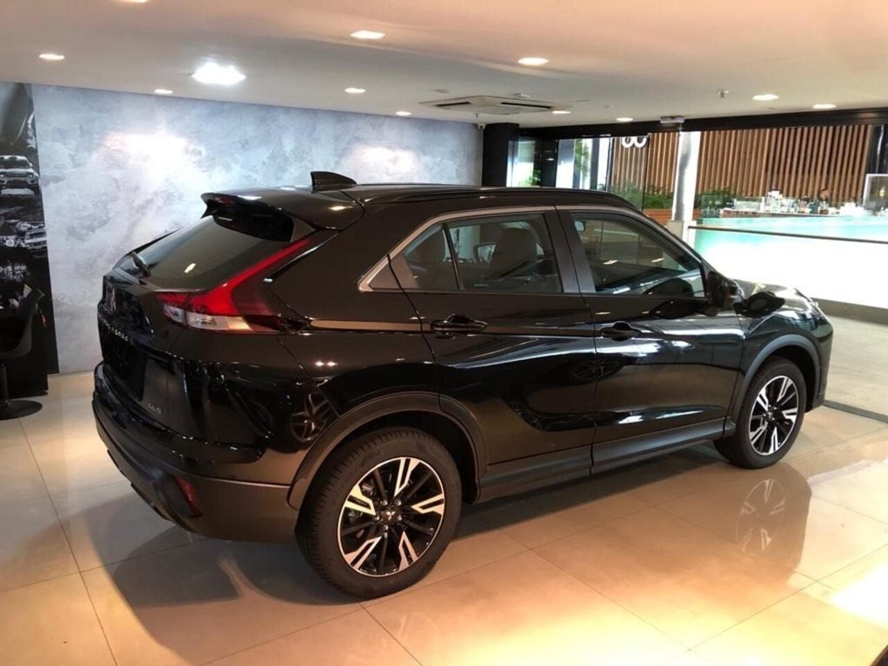 mitsubishi eclipse cross 1.5 mivec turbo gasolina gls cvt wmimagem17060607186 Ainda que seja uma versão básica, o Mitsubishi Eclipse Cross GLS 2024 apresenta uma extensa lista de equipamentos, porém seu preço é alto