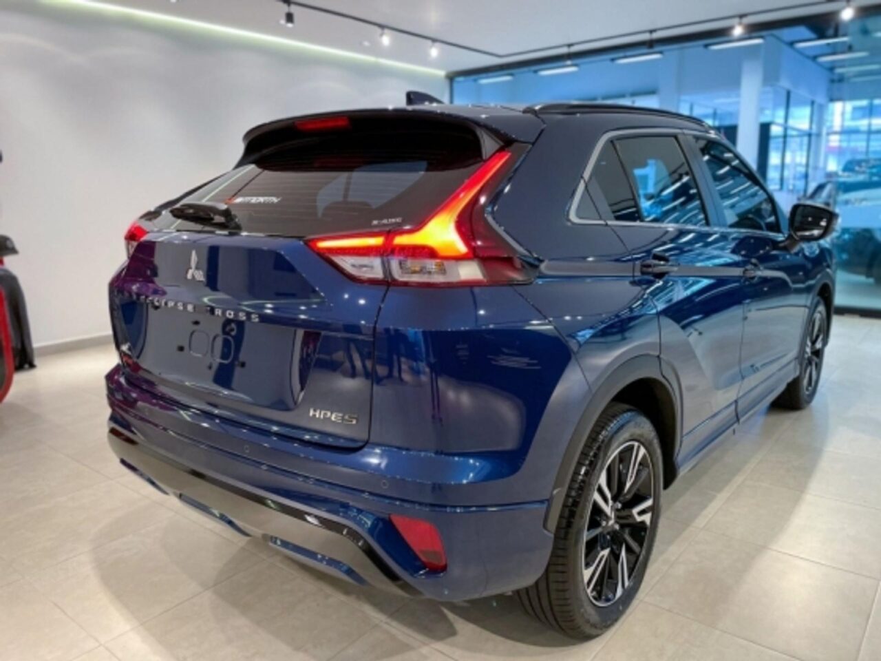 mitsubishi eclipse cross 1.5 mivec turbo gasolina hpes sawc cvt wmimagem15232743243 Com um visual bastante elegante, o Mitsubishi Eclipse Cross HPE representa a versão intermediária do SUV no mercado nacional