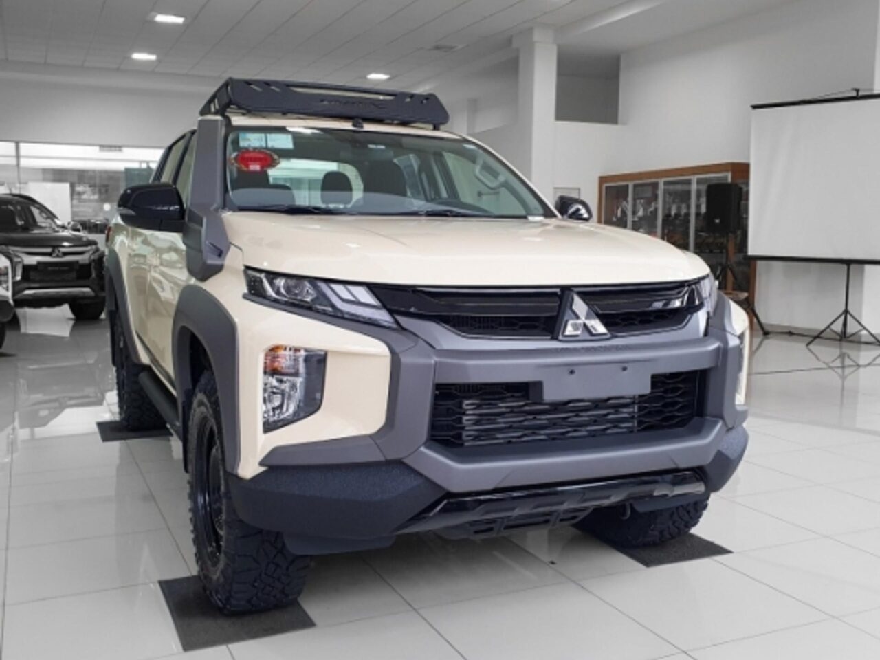 mitsubishi l200 triton 2.4 16v turbo diesel savana gls cd 4x4 automatico wmimagem11564738698 Com um visual bastante exclusivo, a Mitsubishi L200 Triton Savana 2024 oferece uma extensa lista de itens e um desempenho impressionante