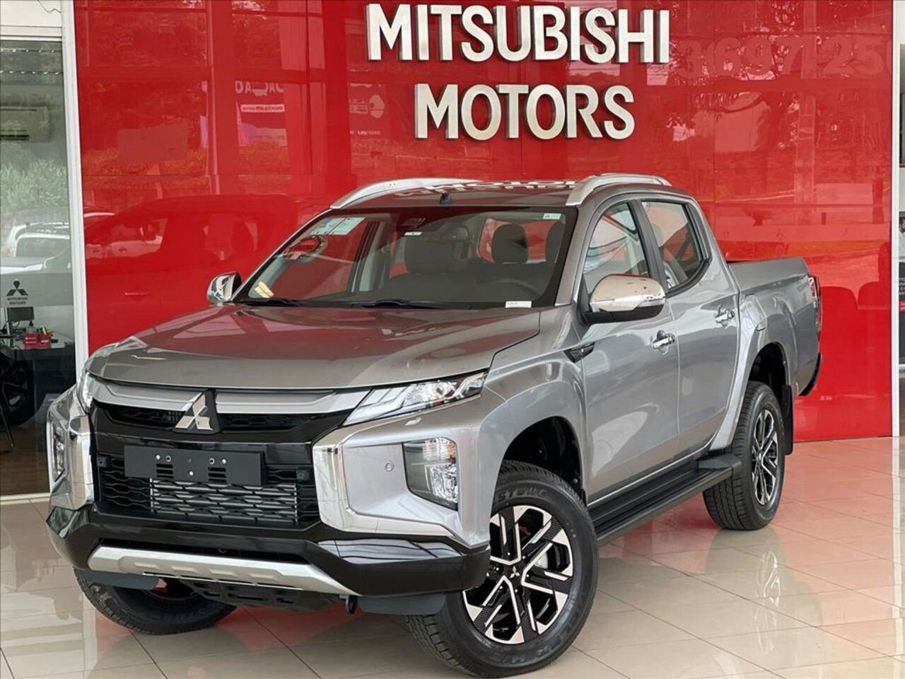 mitsubishi l200 triton 2.4 16v turbo diesel sport hpes cd 4p 4x4 automatico wmimagem23580011896 Na versão topo de linha, o Mitsubishi L200 Triton Sport HPE-S, possui uma ampla lista de equipamentos e um bom desempenho