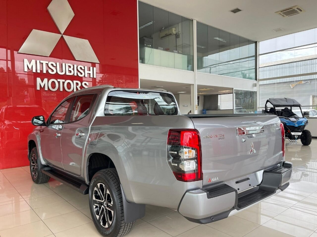 mitsubishi l200 triton 2.4 16v turbo diesel sport hpes cd 4p 4x4 automatico wmimagem23585201711 1 Na versão topo de linha, o Mitsubishi L200 Triton Sport HPE-S, possui uma ampla lista de equipamentos e um bom desempenho