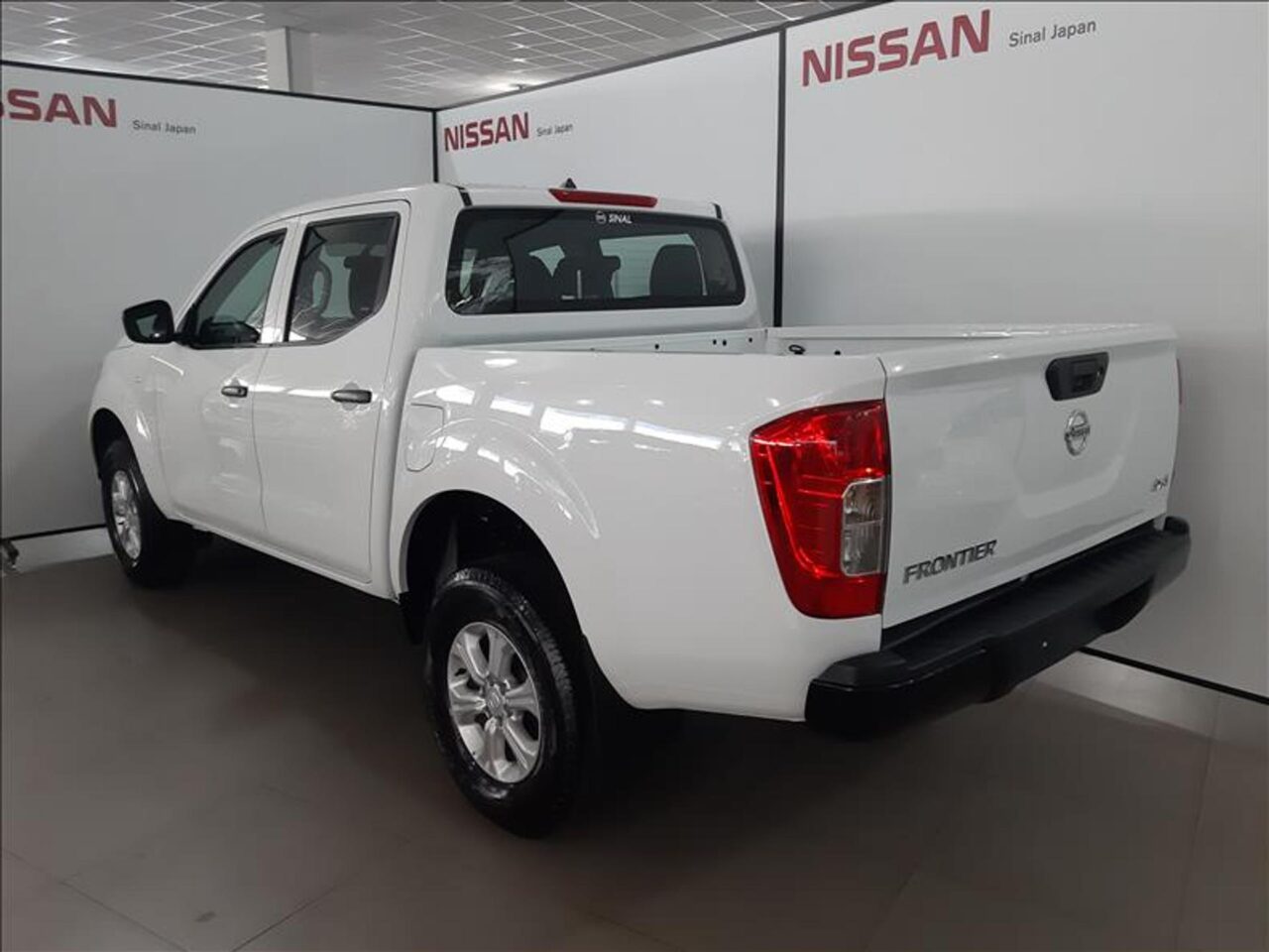 nissan frontier 2.3 16v turbo diesel s cd 4x4 manual wmimagem1838422163 1 A versão de entrada, a Nissan Frontier S MT 2024, possui uma boa relação custo-benefício e excelente capacidade de carga, aliada a um câmbio manual