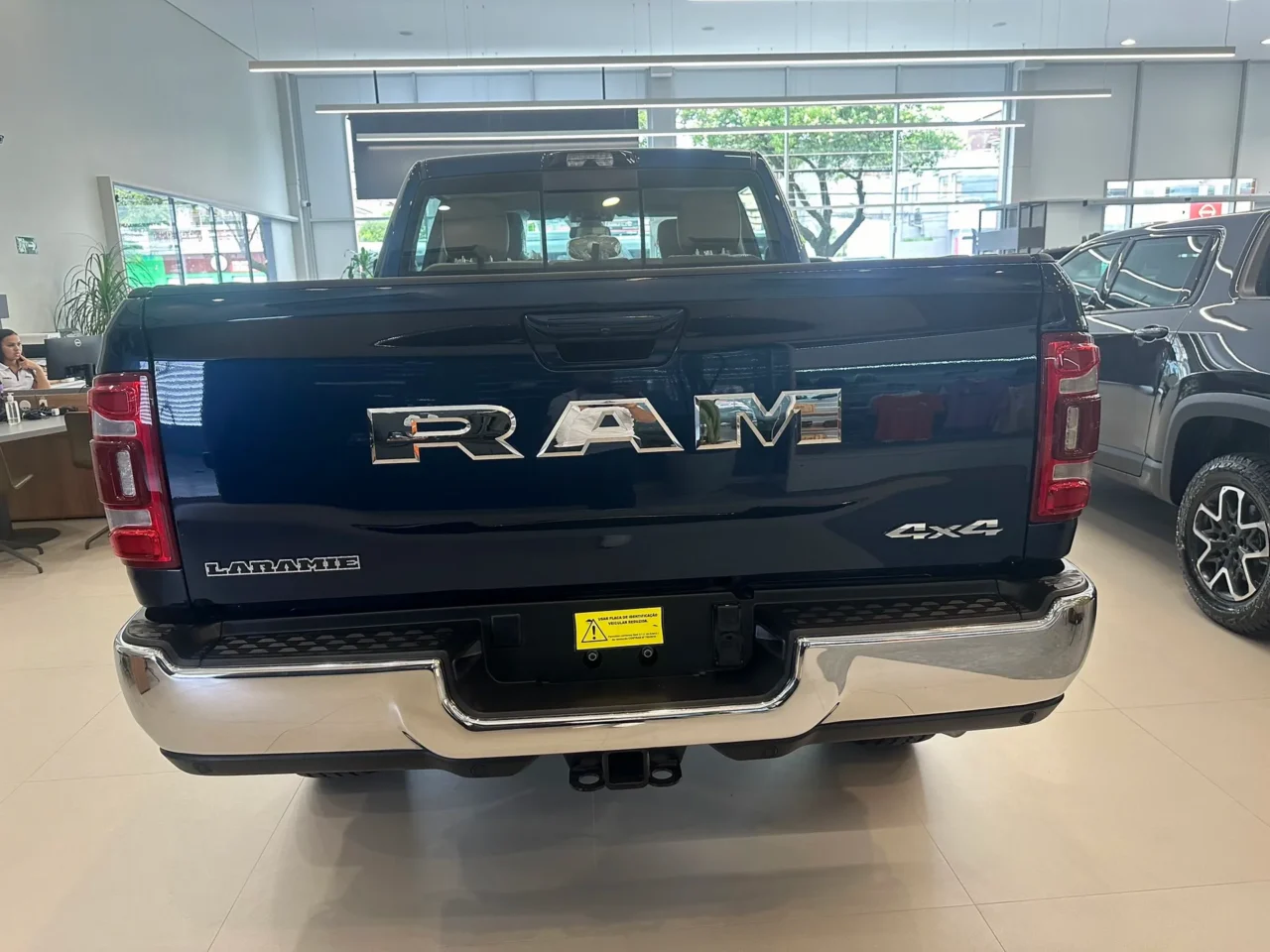 ram 2500 6 7 i6 turbo diesel laramie cd 4x4 automatico wmimagem12540374913 Com uma boa capacidade de carga e uma extensa lista de equipamentos, a Ram 2500 Laramie 2024 apresenta muitos atributos, embora seu preço seja elevado