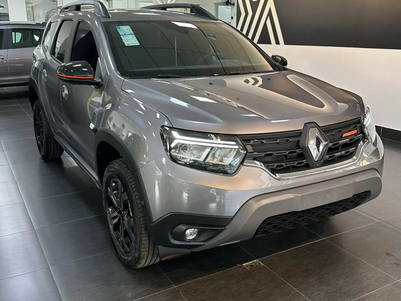 renault duster 1 3 tce flex iconic xtronic wmimagem17520015495 Com amplo espaço interno e no porta-malas, o Renault Duster Iconic 1.3 Turbo 2024 oferece um excelente custo-benefício e uma extensa lista de equipamentos. Contudo, seu design pode ser considerado um pouco defasado