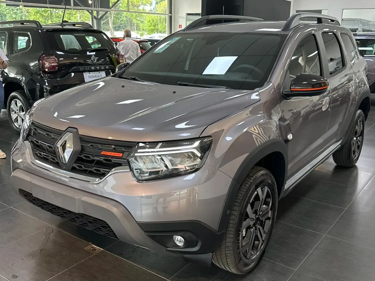 renault duster 1 3 tce flex iconic xtronic wmimagem17520048482 1 Com amplo espaço interno e no porta-malas, o Renault Duster Iconic 1.3 Turbo 2024 oferece um excelente custo-benefício e uma extensa lista de equipamentos. Contudo, seu design pode ser considerado um pouco defasado