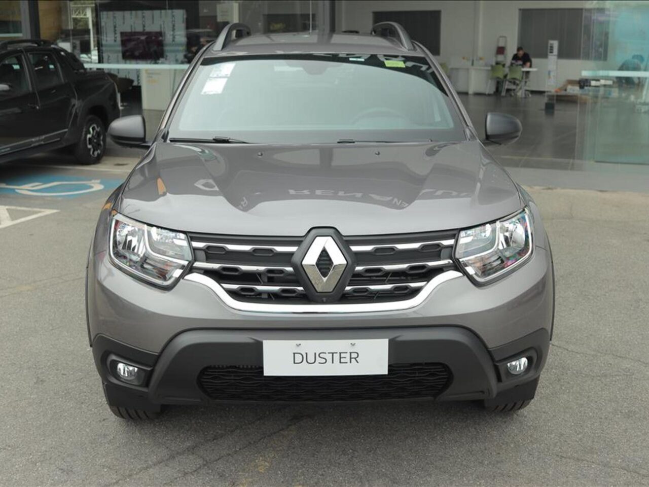 renault duster 1.3 tce flex iconic xtronic wmimagem15524717377 A versão intermediária, Renault Duster Iconic Plus 1.6 CVT 2024, oferece uma boa lista de equipamentos de segurança e conforto