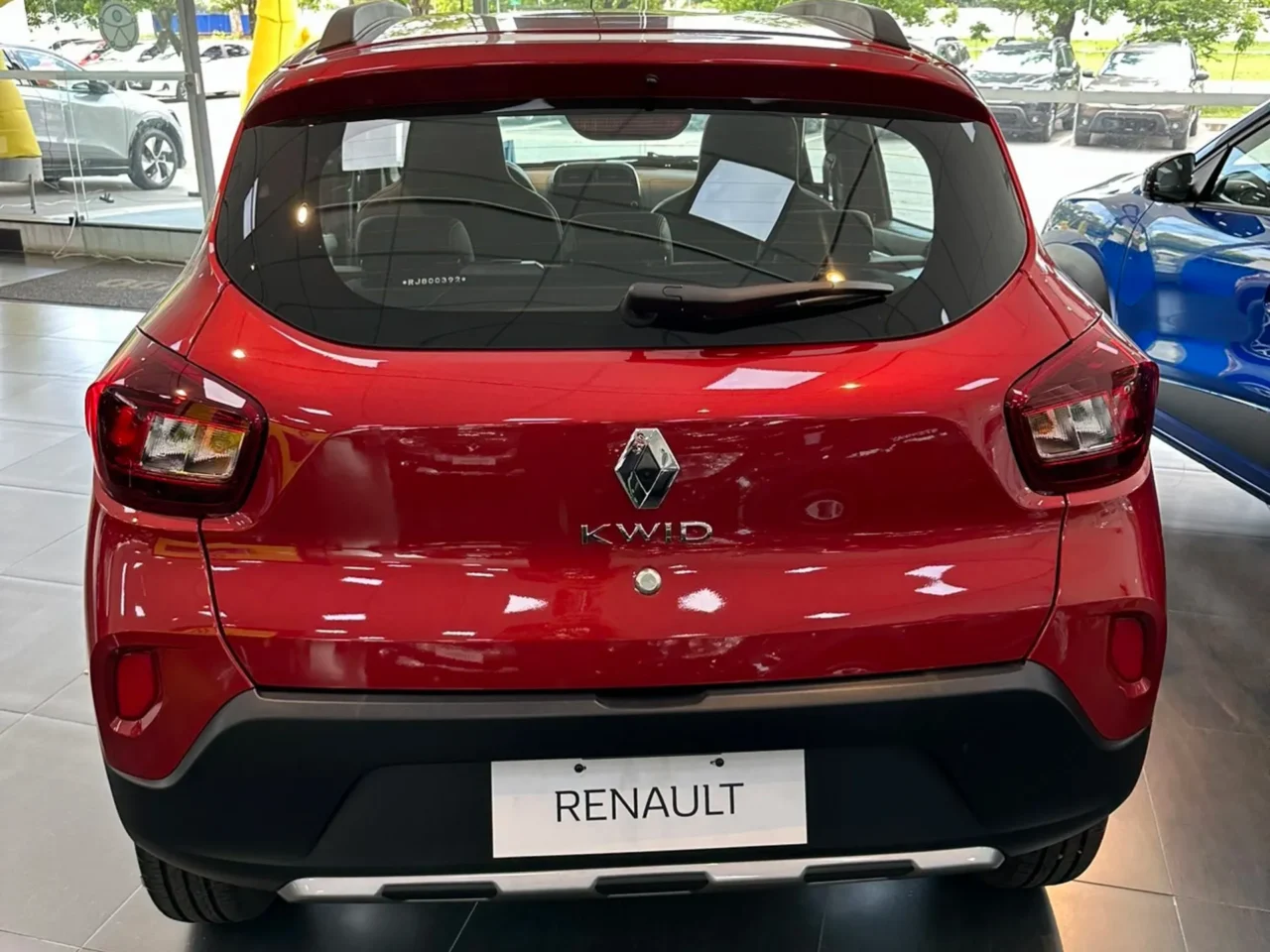 renault kwid 1 0 12v sce flex outsider manual wmimagem19023129835 Como uma versão topo de linha, o Renault Kwid Outsider 2024 apresenta uma extensa lista de equipamentos e oferece uma ótima relação custo-benefício