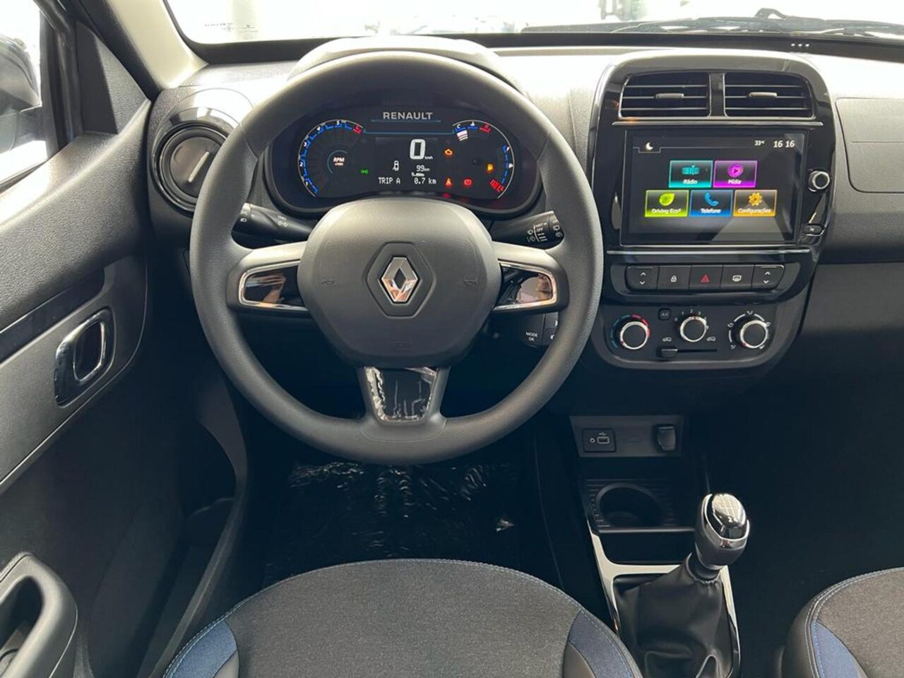 renault kwid 1.0 12v sce flex intense manual wmimagem09541745620 1 Com uma proposta urbana, o Renault Kwid Intense 2024 oferece alguns itens de série, incluindo uma central multimídia