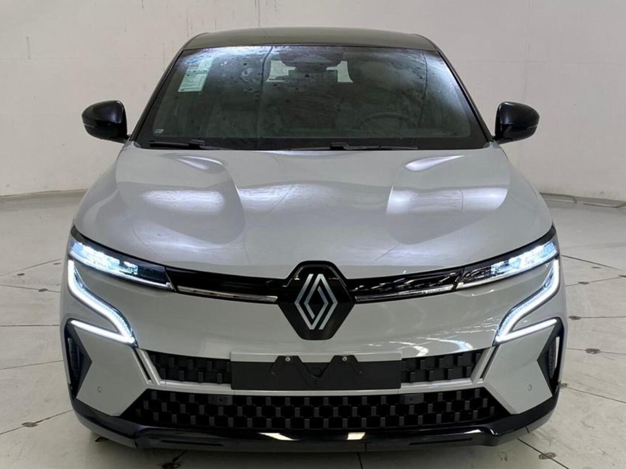 renault megane 60 kw eletrico etech ev60 wmimagem18042373871 SUV elétrico de boa autonomia, o Renault Megane E-Tech 2024 oferece um amplo porta-malas e espaço interno generoso