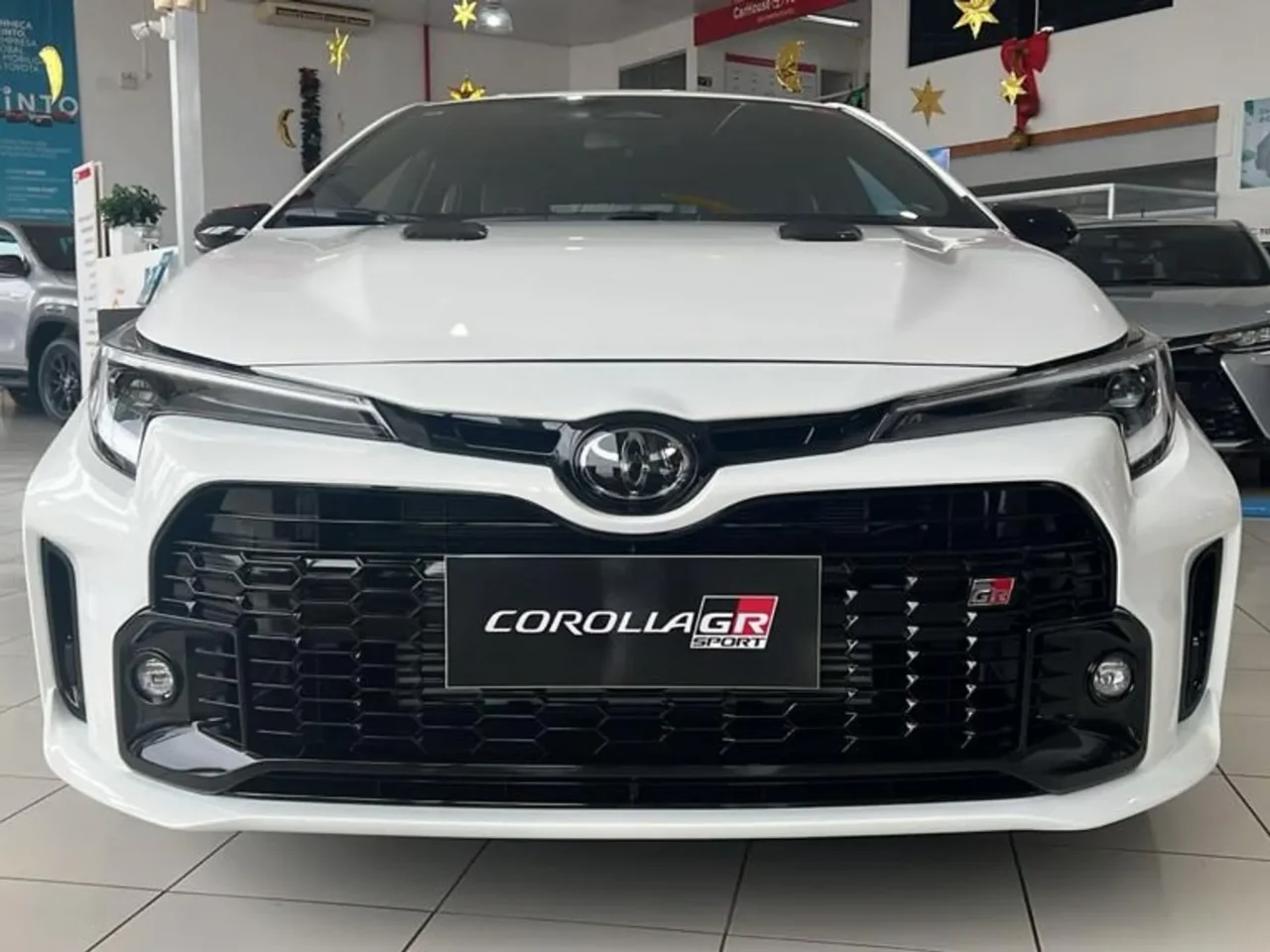 toyota gr corolla 1 6 turbo gasolina core grfour manual wmimagem20582748313 1 A versão de entrada do Toyota GR Corolla Core 2024 apresenta uma extensa lista de equipamentos e uma motorização turbinada que oferece excelente desempenho.