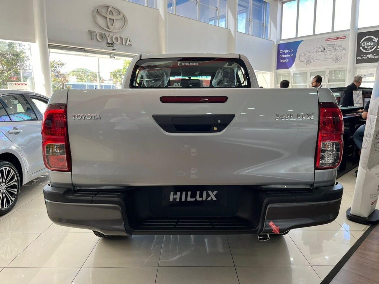 toyota hilux 2.8 d4d turbo diesel cd power pack 4x4 manual wmimagem11135494942 1 Com câmbio manual e uma lista robusta de equipamentos, a Toyota Hilux STD Power Pack 2024 oferece uma relação custo-benefício atrativa