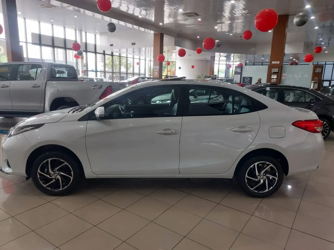 toyota yaris 1 5 16v flex sedan xls multidrive wmimagem19061907011 1 Com versões do hatch e sedã, a Toyota divulgou a tabela de preços do Yaris PcD em janeiro de 2024