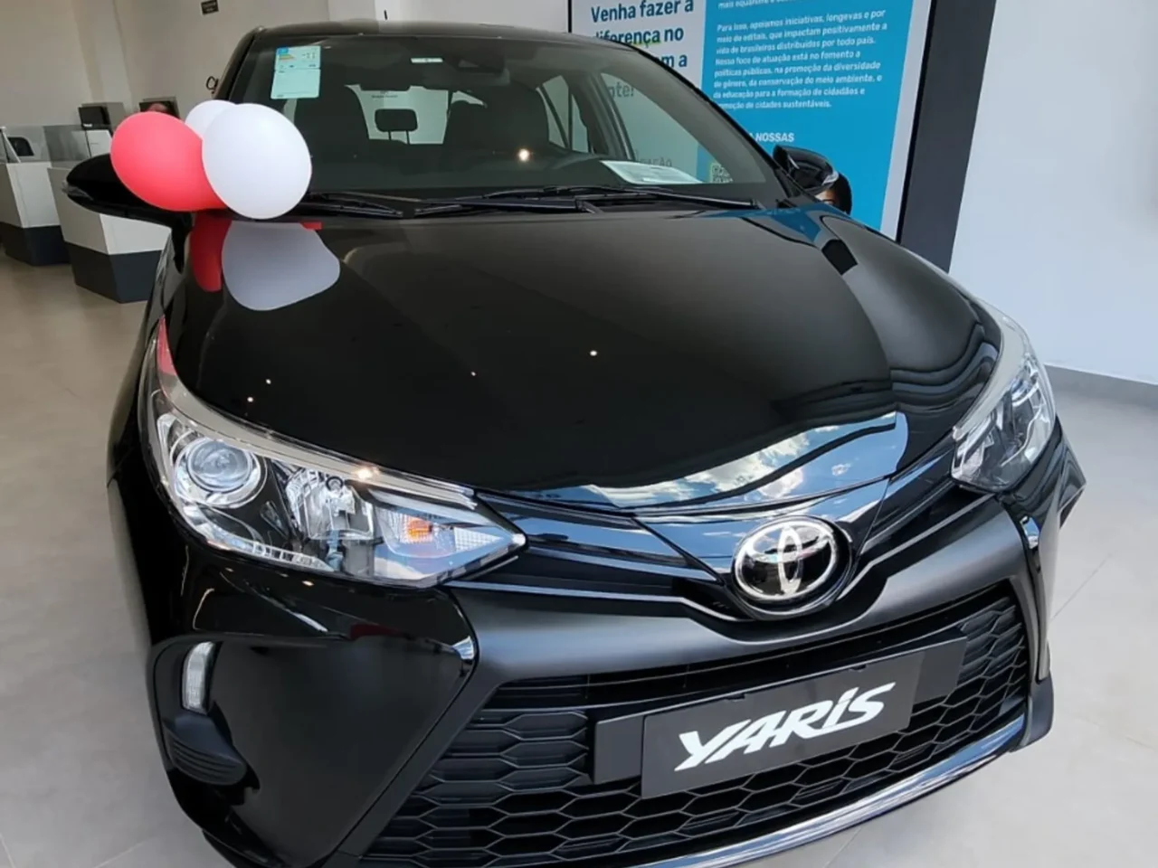 toyota yaris 1 5 16v flex xs multidrive wmimagem14121819021 1 Com uma excelente relação custo-benefício, o Toyota Yaris Hatch XS 2024 oferece amplo espaço interno e uma extensa lista de itens de série