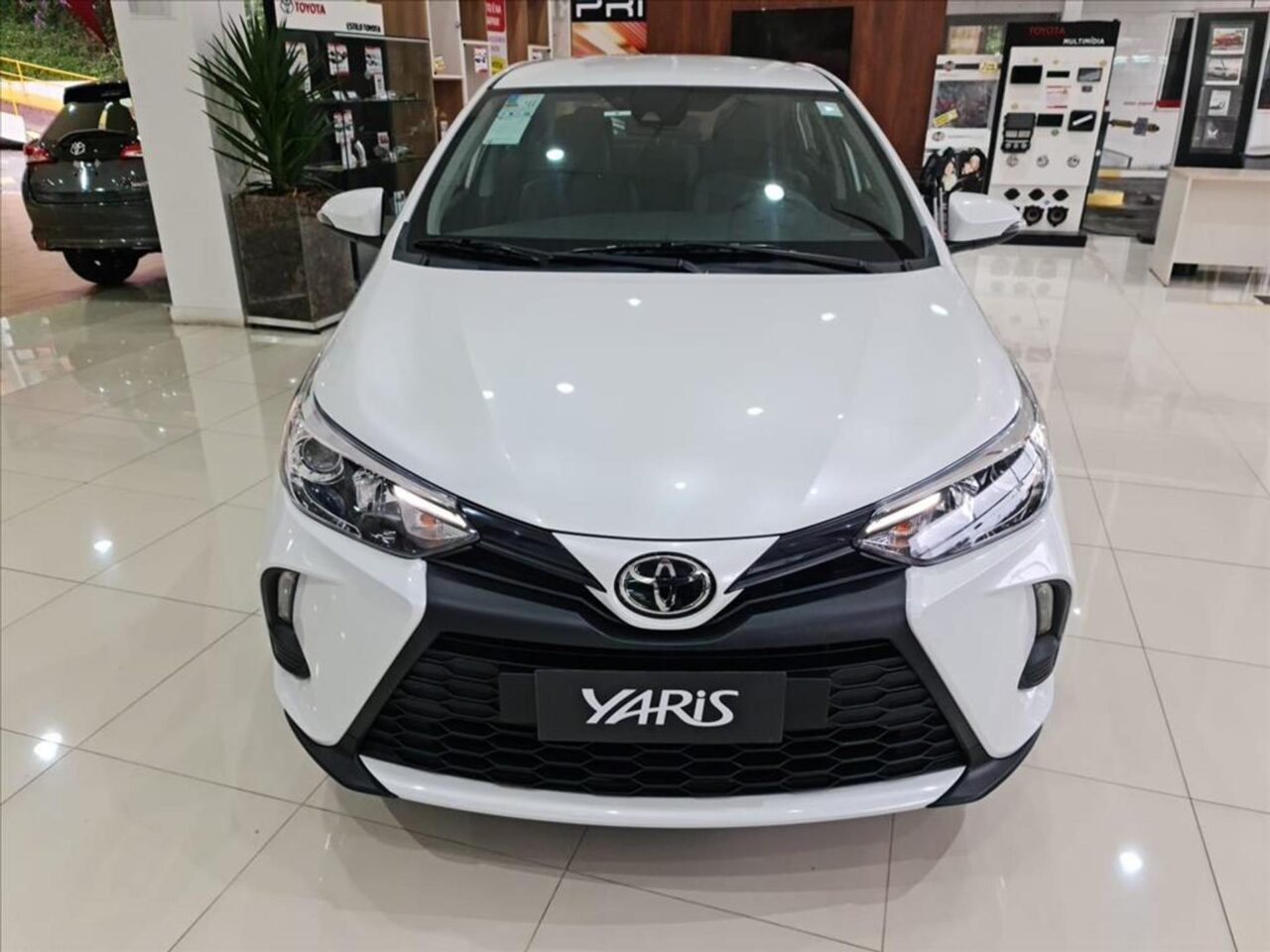 toyota yaris 1.5 16v flex sedan xs multidrive wmimagem1741045967 1 A versão intermediária do Toyota Yaris Sedan XS 2024 apresenta uma boa relação custo-benefício e uma ampla lista de equipamentos