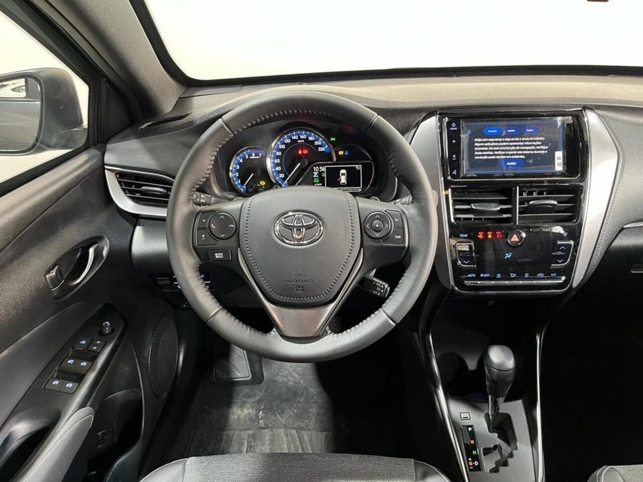 toyota yaris 1.5 16v flex xs multidrive wmimagem15405209018 1 Com uma excelente relação custo-benefício, o Toyota Yaris Hatch XS 2024 oferece amplo espaço interno e uma extensa lista de itens de série