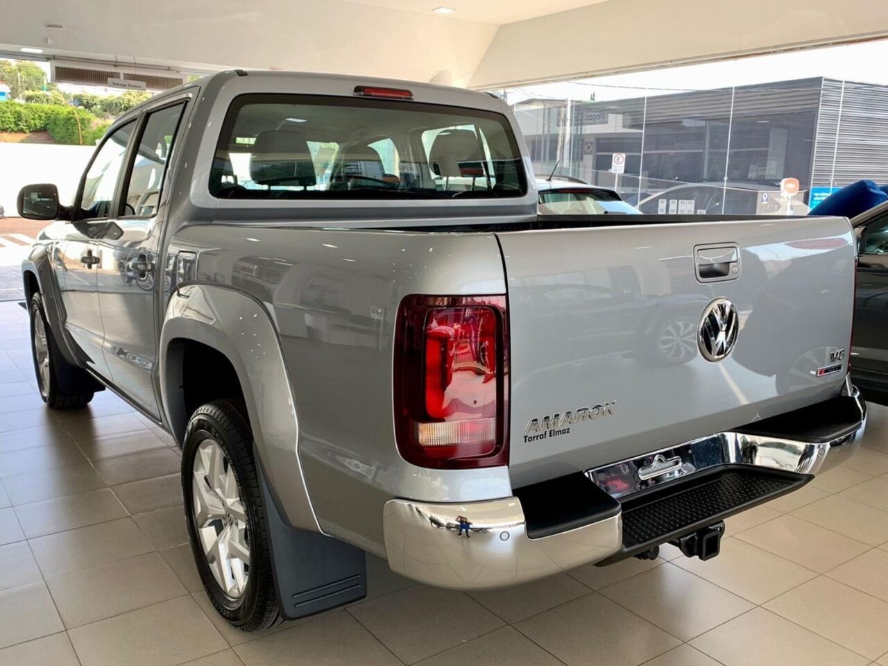 volkswagen amarok 3.0 v6 tdi diesel highline cd 4motion automatico wmimagem21172665917 1 Com uma sólida capacidade de carga e uma extensa lista de equipamentos, a Volkswagen Amarok Highline 2024 apresenta atributos positivos, embora seu design esteja em necessidade de uma atualização