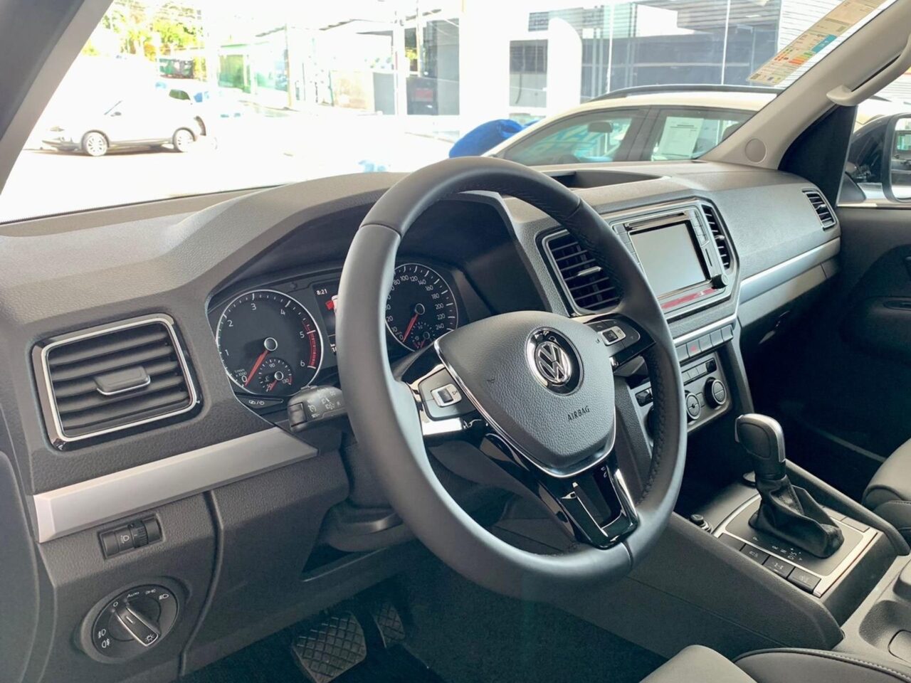 volkswagen amarok 3.0 v6 tdi diesel highline cd 4motion automatico wmimagem21172880737 Com uma sólida capacidade de carga e uma extensa lista de equipamentos, a Volkswagen Amarok Highline 2024 apresenta atributos positivos, embora seu design esteja em necessidade de uma atualização