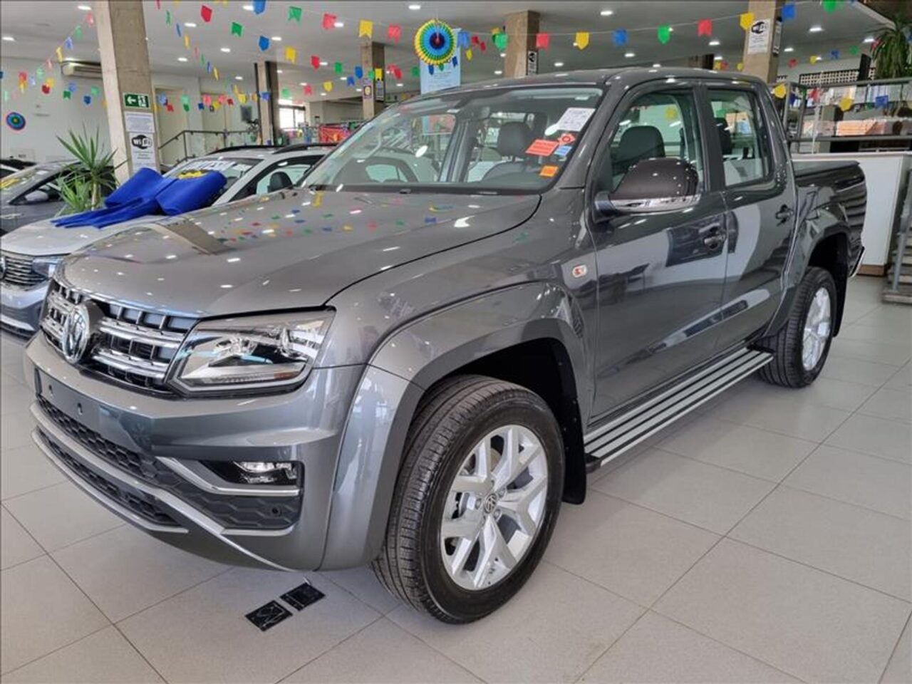 volkswagen amarok 3.0 v6 tdi diesel highline extreme cd 4motion automatico wmimagem14291564362 Com uma extensa lista de equipamentos e uma notável capacidade de carga, a Volkswagen Amarok Extreme 2024 apresenta atributos positivos, apesar de seu preço elevado