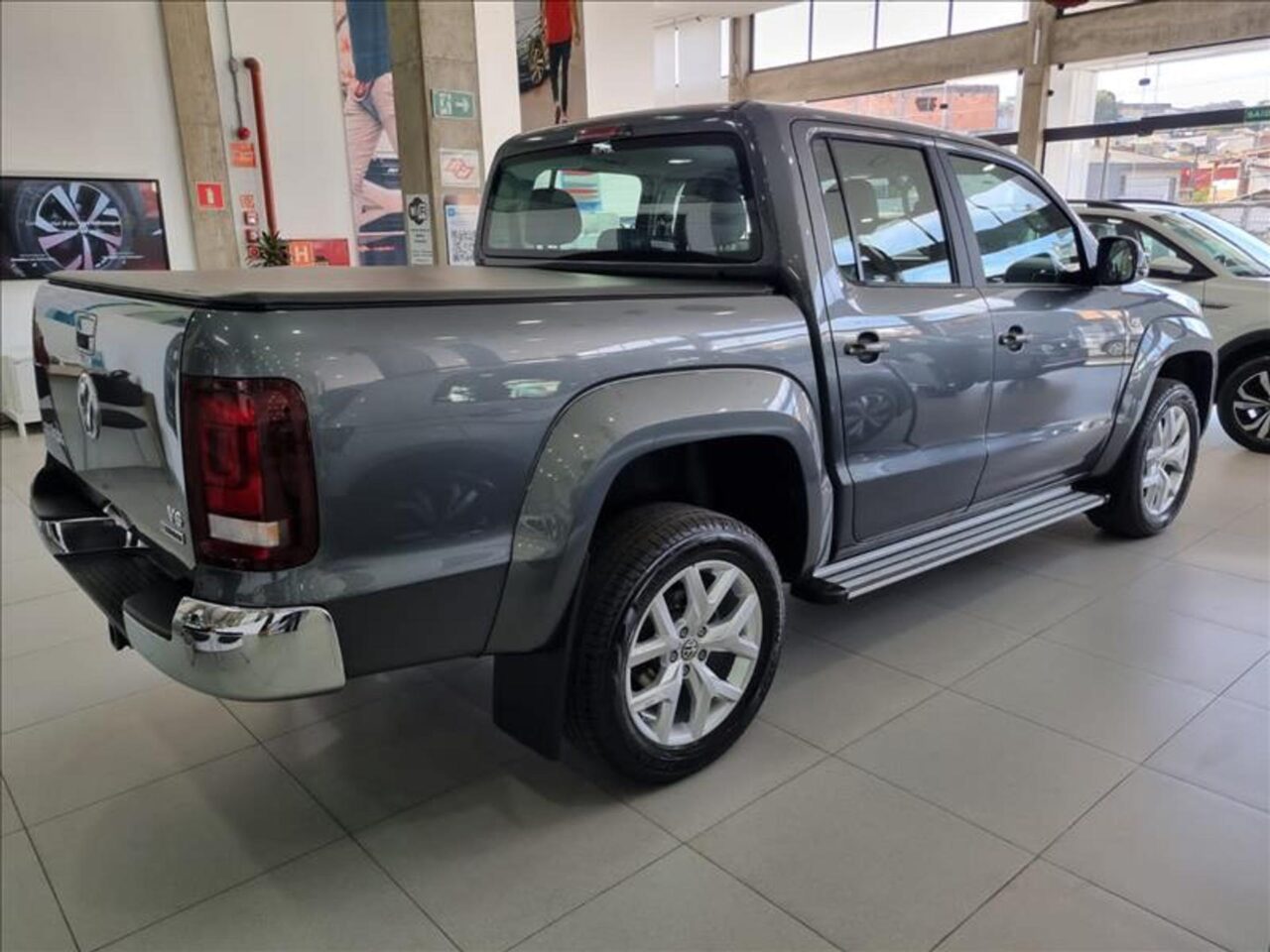 volkswagen amarok 3.0 v6 tdi diesel highline extreme cd 4motion automatico wmimagem14292503588 Com uma extensa lista de equipamentos e uma notável capacidade de carga, a Volkswagen Amarok Extreme 2024 apresenta atributos positivos, apesar de seu preço elevado