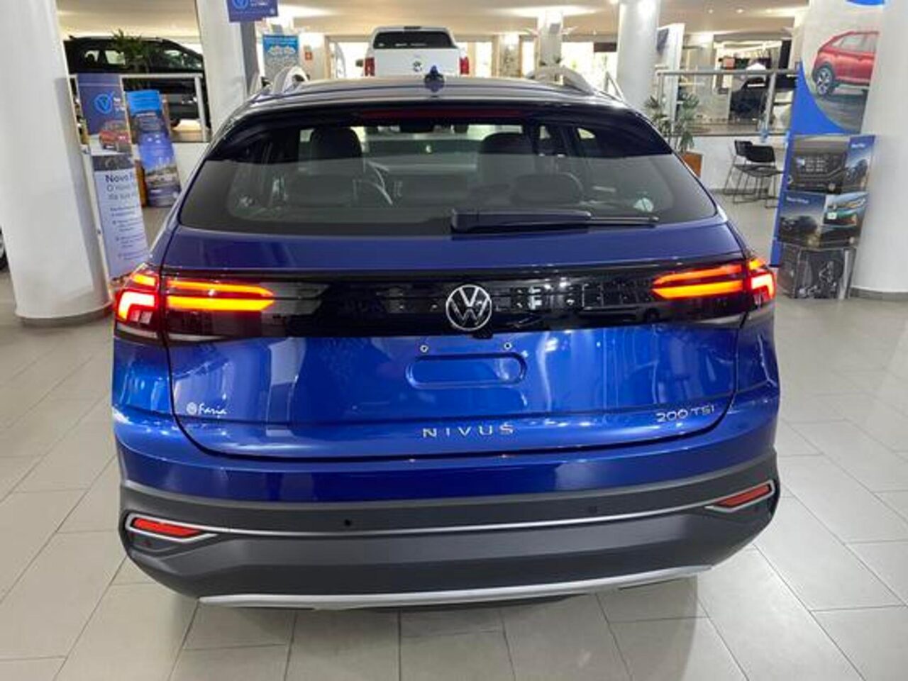 volkswagen nivus 1.0 200 tsi total flex highline automatico wmimagem1358514523 A versão topo de linha, o Volkswagen Nivus Highline 2024, destaca-se pela sua lista de equipamentos, espaço interno e capacidade do porta-malas