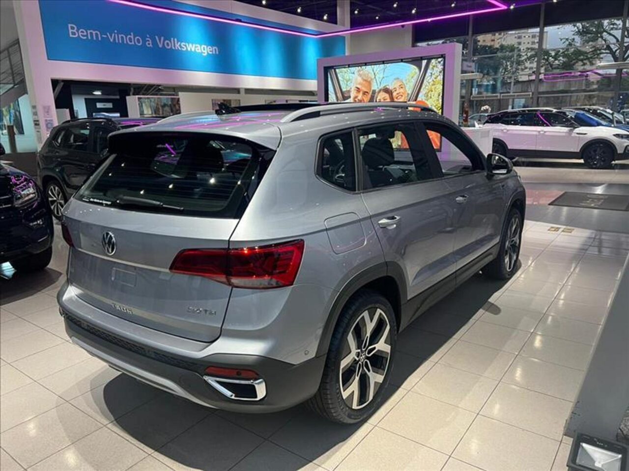 volkswagen taos 1.4 250 tsi total flex highline automatico wmimagem1219255481 1 A versão topo de linha da Volkswagen Taos Highline 2024 não deixa a desejar em termos de equipamentos e motorização