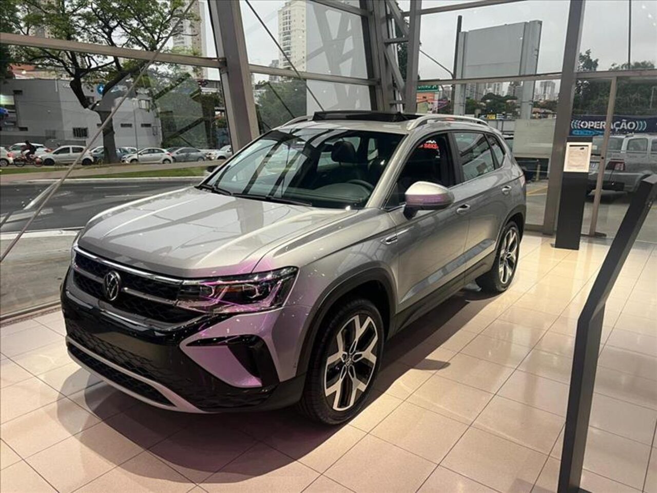 volkswagen taos 1.4 250 tsi total flex highline automatico wmimagem1219372254 1 A versão topo de linha da Volkswagen Taos Highline 2024 não deixa a desejar em termos de equipamentos e motorização