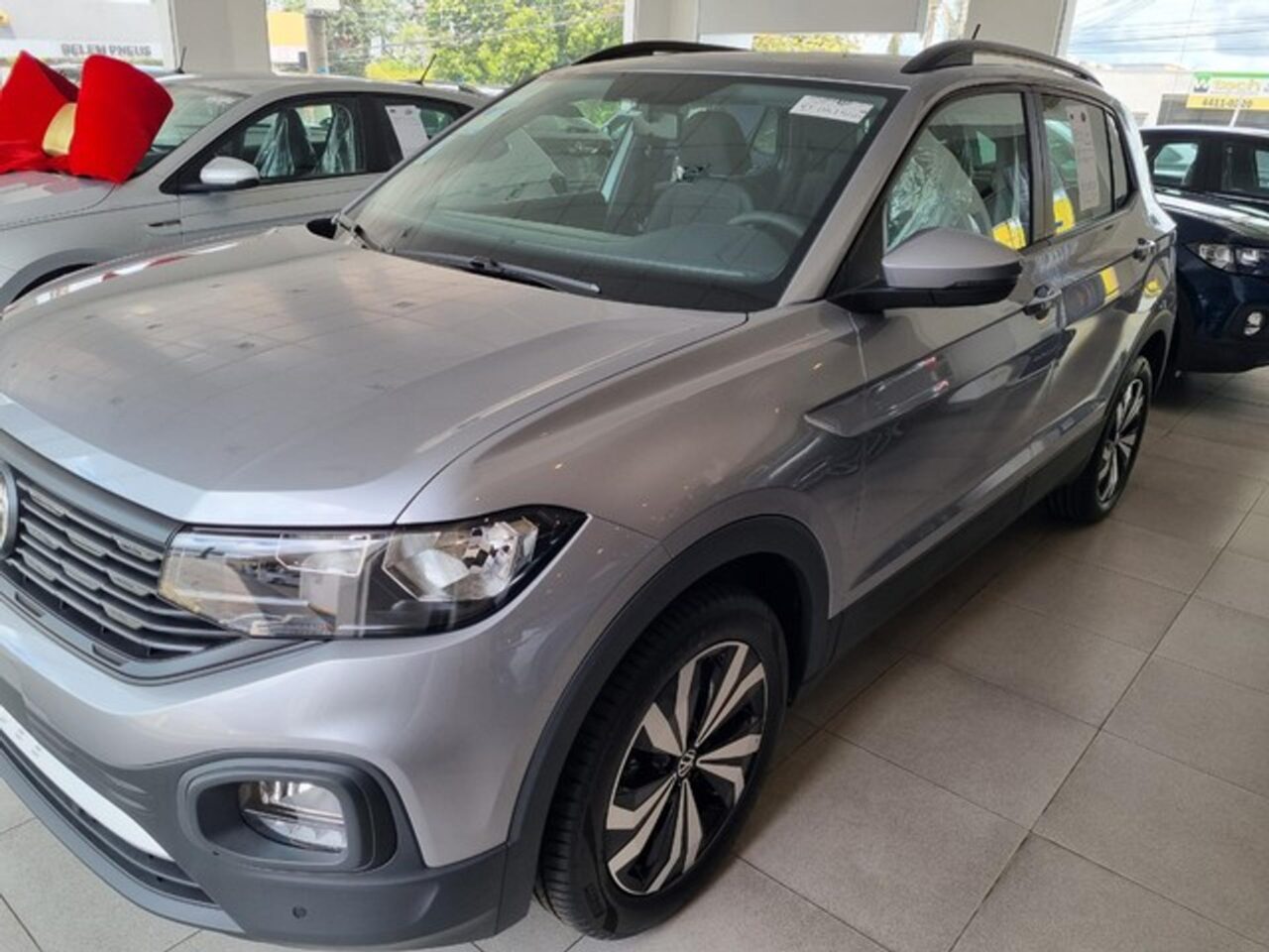 volkswagen tcross 1.0 200 tsi total flex automatico wmimagem15274164933 Mesmo sendo uma versão de entrada, o Volkswagen T-Cross 200 TSI 2024 apresenta uma lista satisfatória de equipamentos, oferecendo um bom custo-benefício.