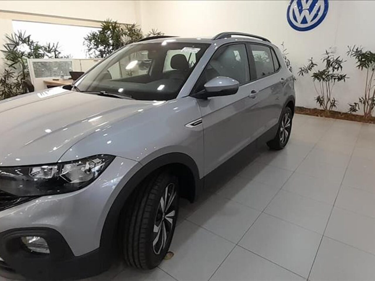 volkswagen tcross 1.0 200 tsi total flex comfortline automatico wmimagem11062240490 Como uma versão intermediária, o Volkswagen T-Cross Comfortline 2024 apresenta uma boa relação custo-benefício, além de uma lista abrangente de equipamentos