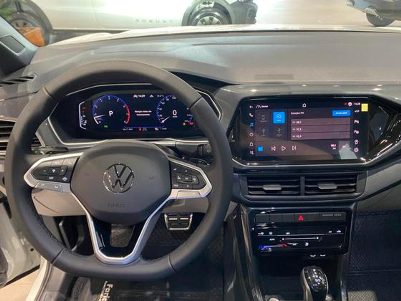 volkswagen tcross 1.4 250 tsi total flex highline automatico wmimagem10540971661 1 Com um desconto generoso e uma ampla lista de equipamentos, o Volkswagen T-Cross Highline apresenta-se como uma excelente opção para pessoas com deficiência (PcD)