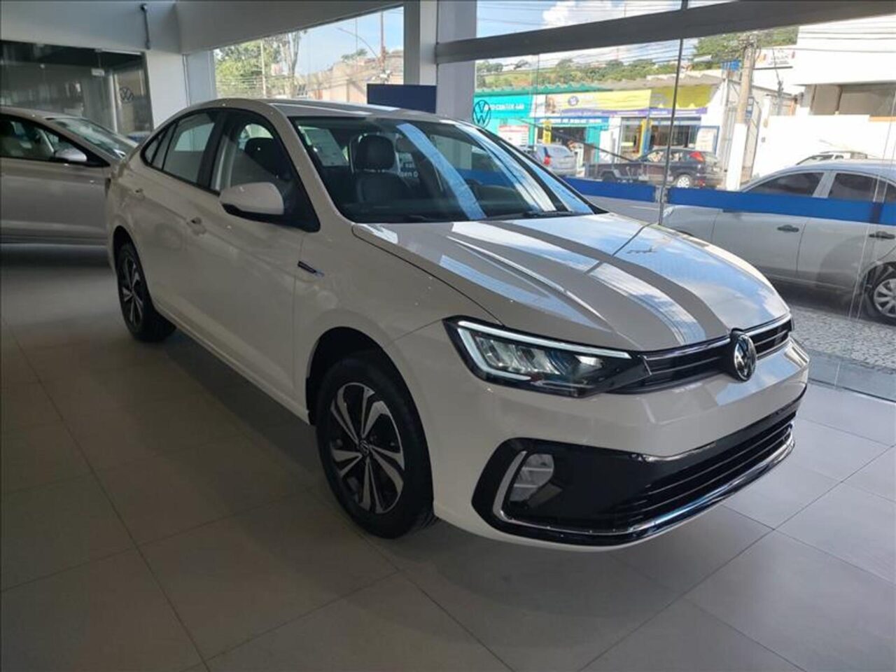 volkswagen virtus 1.0 200 tsi comfortline automatico wmimagem16421860383 Mesmo sendo uma versão intermediária, o Volkswagen Virtus Comfortline 2024 possui uma ampla lista de equipamentos e oferece um ótimo custo-benefício