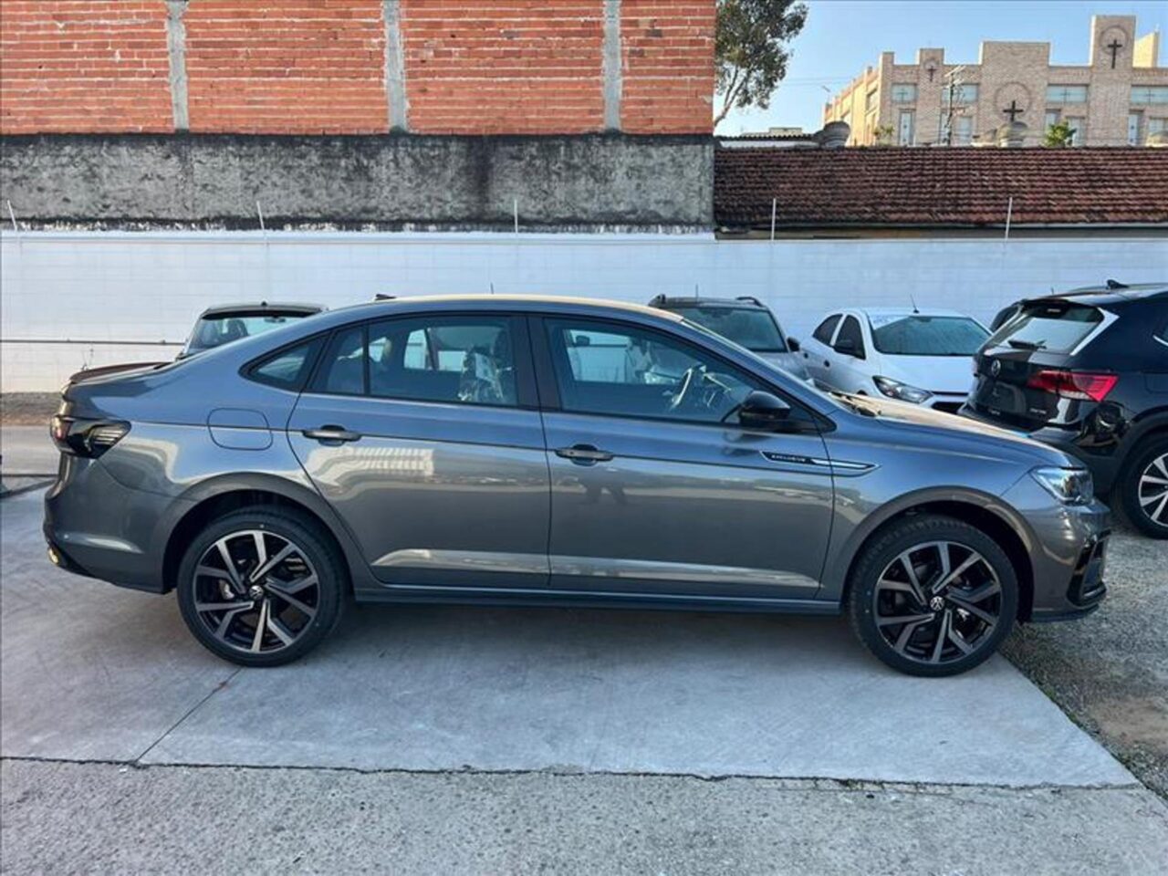 volkswagen virtus 1.4 250 tsi exclusive automatico wmimagem12533029678 1 Com um desempenho de motorização excelente, o Volkswagen Virtus Exclusive 2024 é uma versão esportiva que oferece uma ampla lista de itens de série