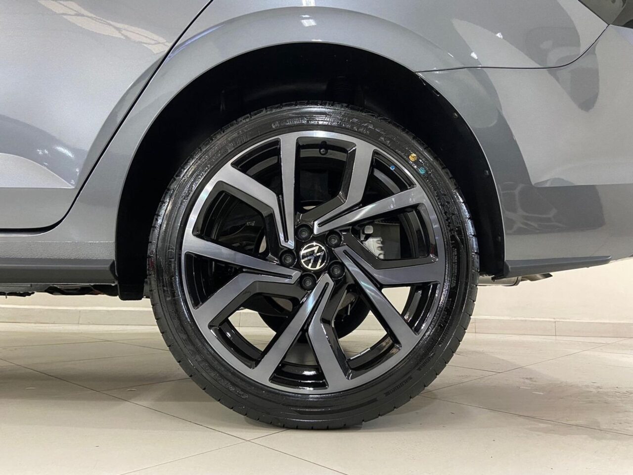 volkswagen virtus 1.4 250 tsi exclusive automatico wmimagem17045871133 Com boa motorização, desempenho, espaço interno e no porta-malas, o Volkswagen Virtus Exclusive 2024 apresenta um preço elevado e um acabamento que não atende às expectativas