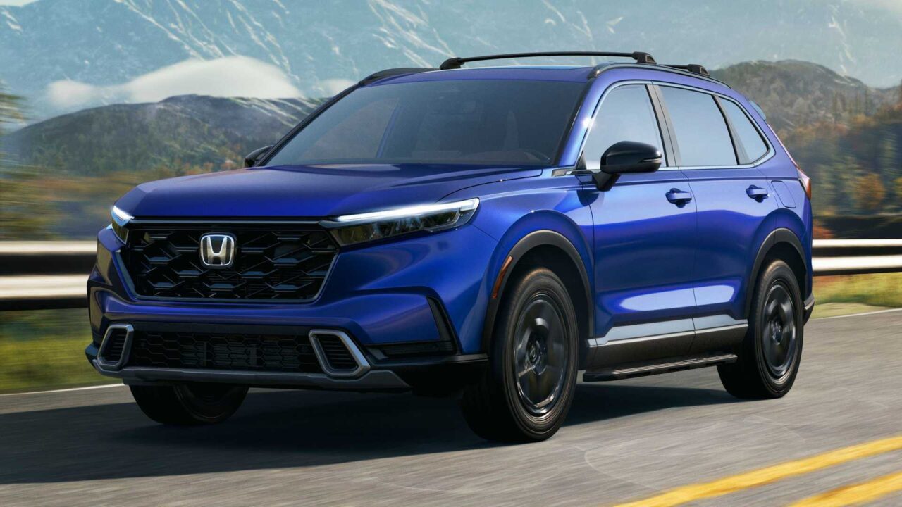 2023 honda cr v hybrid exterior front quarter Já disponível para venda, o Honda CR-V chega ao mercado nacional em versão única, Advanced, e com motorização do Honda Accord Híbrido