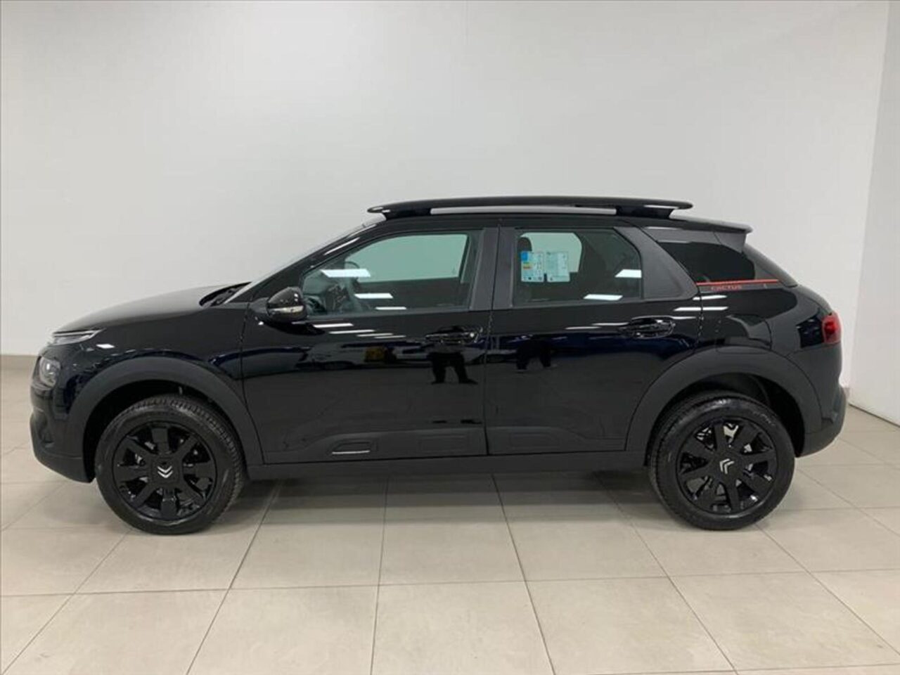 citroen c4 cactus 1.6 thp flex noir eat6 wmimagem15465079058 1 Com ótima relação custo-benefício e avançada tecnologia, o Citroën C4 Cactus Feel Pack 2024 representa uma excelente escolha no mercado