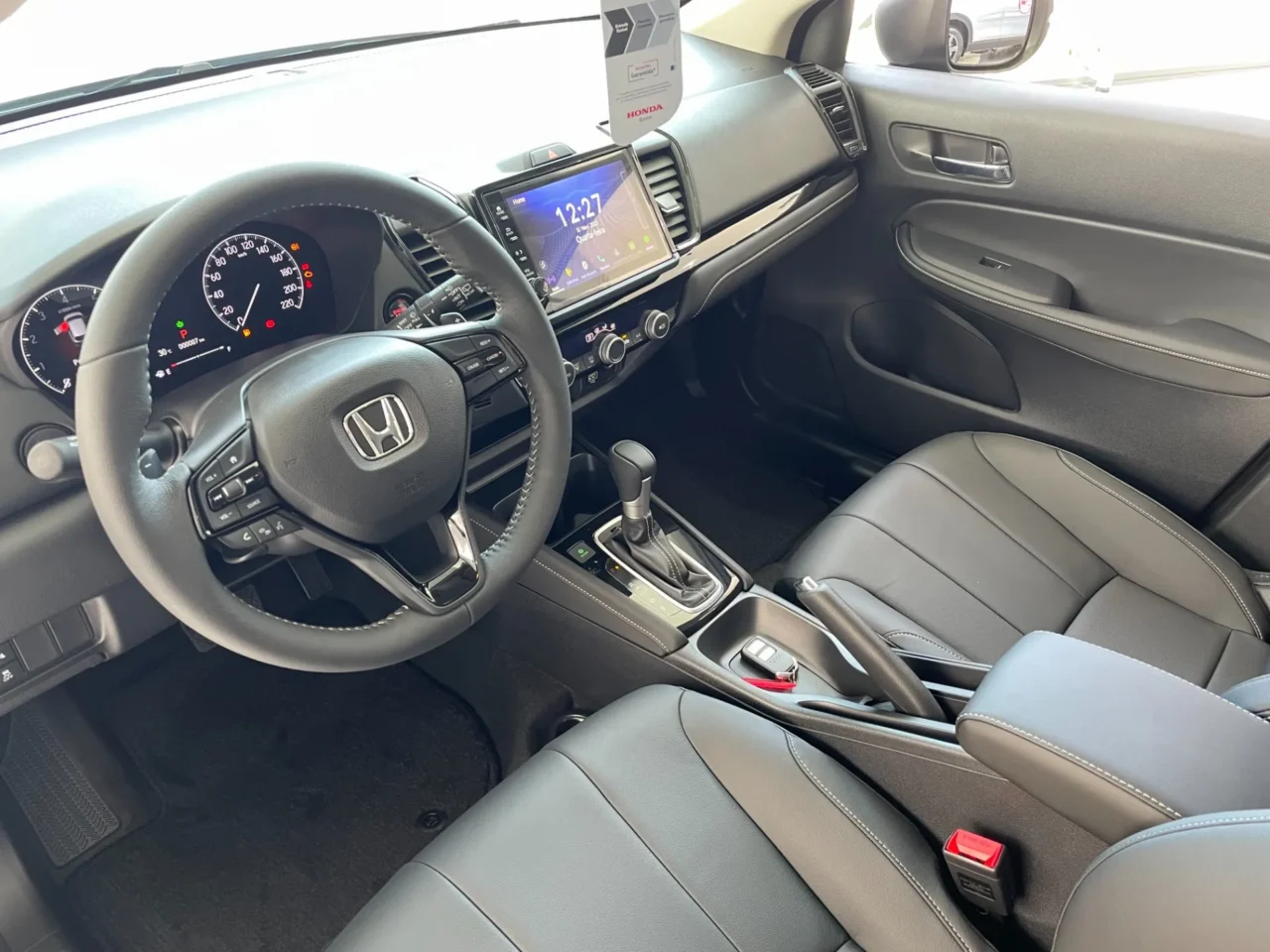 honda city 1 5 ivtec flex hatch exl cvt wmimagem23180935423 Com uma lista mais simplificada de equipamentos, o Honda City Hatch LX, sendo uma versão de entrada, oferece um bom custo-benefício