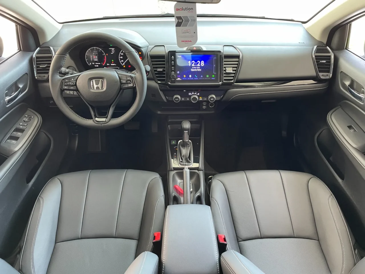 honda city 1 5 ivtec flex hatch exl cvt wmimagem23181094233 1 Com uma lista mais simplificada de equipamentos, o Honda City Hatch LX, sendo uma versão de entrada, oferece um bom custo-benefício